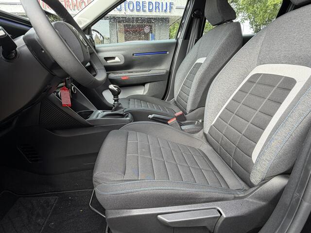 Citroen C3 1.2 Turbo 100pk Benzine * Airco * Parkeersensoren * Navigatie & Spotify via Apple Carplay / Android Auto * Cruise Control * Zwart * Vingerhoets; Vierde Generatie Eersteklas Service. Al meer dan 100 jaar een begrip in de Brabantse Kempen.