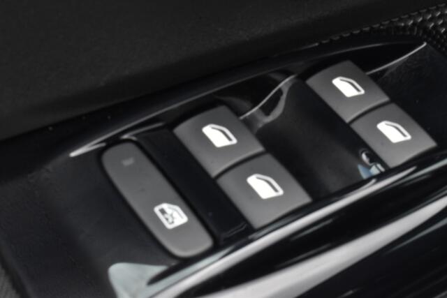 Citroen C3 PureTech 82 Feel Carplay | Airco | Parkeerhulp | 4 seizoenenbanden | Stoelverwarming |