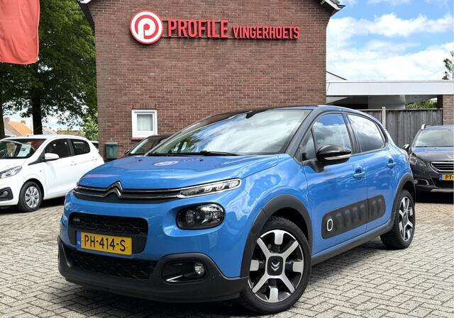 Citroen C3 1.2 Benzine 82 Pk Shine * Superluxe * Navigatie * Dab Radio * Climate & Cruise Control * Achteruitrij Parkeer Camera & Sensoren * Blauw met Zwart Dak * Vingerhoets; Vierde Generatie Eersteklas Service. Al meer dan 100 jaar een begrip in de Brabantse Kempe