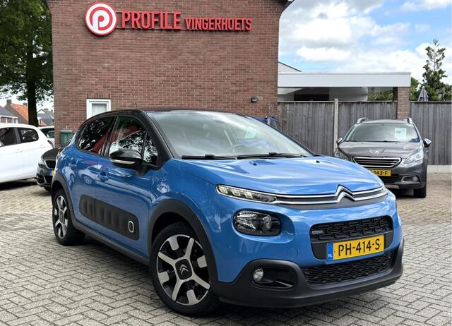 Citroen C3 1.2 Benzine 82 Pk Shine * Superluxe * Navigatie * Dab Radio * Climate & Cruise Control * Achteruitrij Parkeer Camera & Sensoren * Blauw met Zwart Dak * Vingerhoets; Vierde Generatie Eersteklas Service. Al meer dan 100 jaar een begrip in de Brabantse Kempe