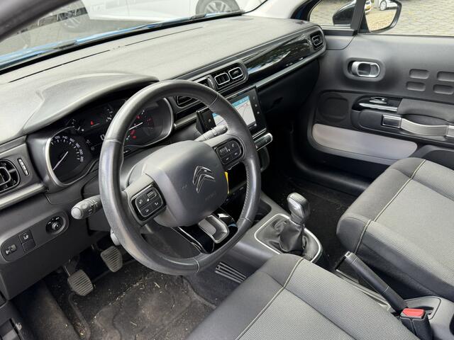 Citroen C3 1.2 Benzine 82 Pk Shine * Superluxe * Navigatie * Dab Radio * Climate & Cruise Control * Achteruitrij Parkeer Camera & Sensoren * Blauw met Zwart Dak * Vingerhoets; Vierde Generatie Eersteklas Service. Al meer dan 100 jaar een begrip in de Brabantse Kempe