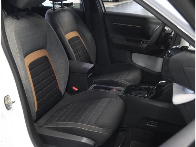 Citroen C3 Aircross 1.2 Hybrid 145PK Plus | 1ste eigenaar | AppleCarplay/AndroidAuto | Armsteun | LED | Camera | Climate Control | Cruise Control | Isofix | Privacy Glass | Parkeersensoren | DAB Radio |