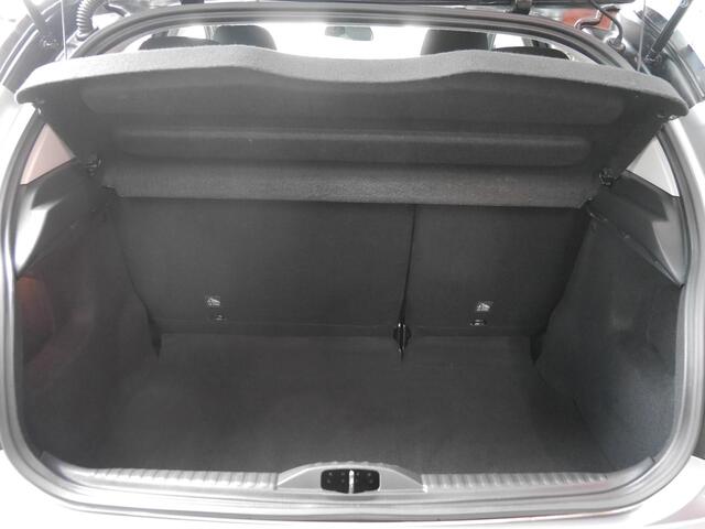 Citroen C3 1.2 PureTech C-Series | Trekhaak | Navigatie | Climate Control | Zwart dak | Lichtmetalen velgen | All Season banden | Dealer onderhouden