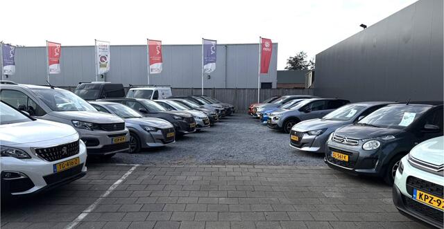 Citroen C3 Aircross 110 Pk Benzine * Populair Model * Hoge Zit Positie * Airco * Cruise Control * Metallic Lak * Vingerhoets; Vierde Generatie Eersteklas Service. Al meer dan 100 jaar een begrip in de Brabantse Kempen