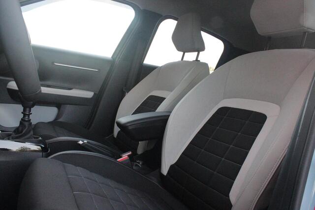 Citroen C3 1.2 100PK MAX | AFNEEMBARE TREKHAAK | POLAR WHITE DAK | MONTE CARLO BLUE | ACHTERUITRIJ CAMERA | 17" LICHTMETALEN VELGEN "ATACAMITE" | NAVIGATIE | DRAADLOZE APPLE CARPLAY/ANDROID AUTO | DRAADLOZE TELEFOONLADER | GETINTE ACHTERRUITEN | LED KOPLAMPEN | CLIMATE CONTROL | DAKRAILS "GLOSSY BLACK" | CRUISE CONTROL |