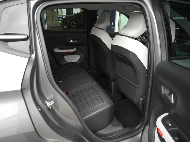 Citroen C3 1.2 Turbo 100pk Max | Uit voorraad leverbaar | Zwart dak | Stoelverwarming | Stuurverwarming | Camera | Lichtmetalen velgen | Apple Carplay