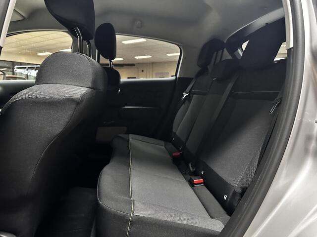 Citroen C3 1.2 PureTech Feel Edition/ D-Riem Verv 81.000KM!/ Trekhaak/ Apple + Android/ Lane-Assist./ DAB+/ Navi/ Clima/ Cruise/ Elek. pakket/ Isofix/ Bluetooth/ Multi. Stuur/ PDC/ Extra getint glas/ LED Dagrijverl.