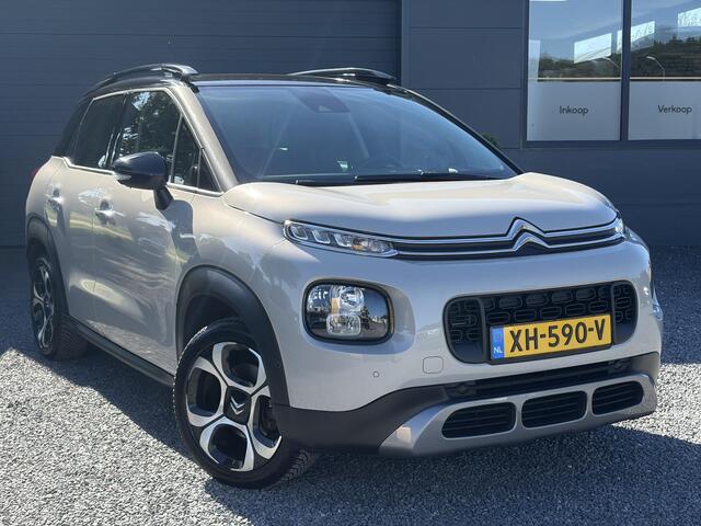 Citroen C3 Aircross 1.2 PureTech S&S Shine ?D-riem vv in 2025?Dealer Onderhouden?Camera?Trekhaak?Keyless?2e Eigenaar?Draadloze telefoonlader?Head-up Display?Carplay?Navi?Clima?Cruise?Pdc V+A?Rijstrooksensor?Dodehoeksensor?110pk?17'' Lm velgen?N.A.P?Apk tot 01-2027