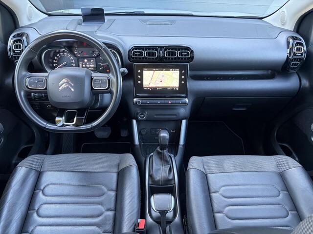 Citroen C3 Aircross 1.2 PureTech S&S Shine ?D-riem vv in 2025?Dealer Onderhouden?Camera?Trekhaak?Keyless?2e Eigenaar?Draadloze telefoonlader?Head-up Display?Carplay?Navi?Clima?Cruise?Pdc V+A?Rijstrooksensor?Dodehoeksensor?110pk?17'' Lm velgen?N.A.P?Apk tot 01-2027