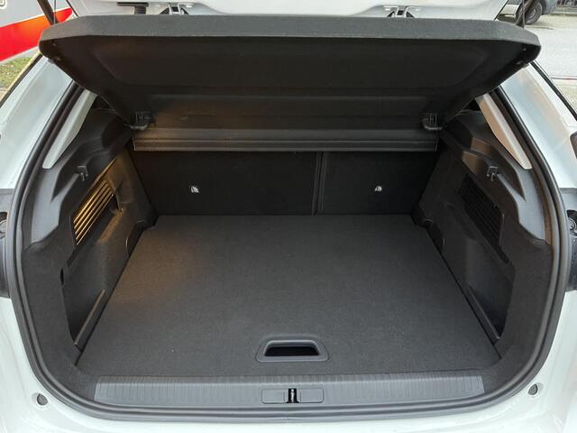 Citroen C4 1.2 Puretech Feel Pack EAT8 18"/Camera/Stoelverwarming/Apple Carplay & Android Auto/PDC
