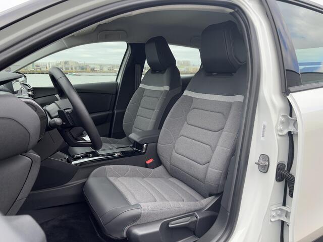 Citroen C4 5-deurs Plus 1.2 Turbo 130pk EAT8 AUTOMAAT | TWO-TONE | NAVI | CAMERA | WINTERPAKKET | 18" LM 'BLACK SMOKE'