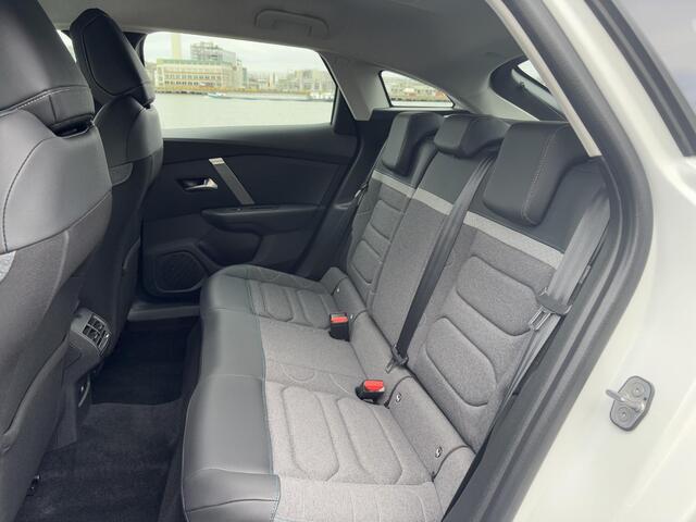 Citroen C4 5-deurs Plus 1.2 Turbo 130pk EAT8 AUTOMAAT | TWO-TONE | NAVI | CAMERA | WINTERPAKKET | 18" LM 'BLACK SMOKE'