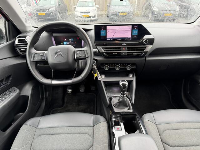 Citroen C4 Benzine 130 Pk *** Hele Mooie *** * Navigatie * Achteruitrij Camera * Climate & Cruise Control * Apple Carplay / Android Auto * Vingerhoets; Vierde Generatie Eersteklas Service. Al meer dan 100 jaar een begrip in de Brabantse Kempen.