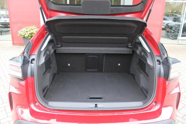 Citroen C4 C4 1.2 HYbrid 145PK MAX | HEAD UP DISPLAY | CAMERA VOOR + ACHTER | NAVIGATIE | DRAADLOZE TELEFOONLADER | FULL LED KOPLAMPEN | DRAADLOZE APPLE CARPLAY/ANDROID AUTO | 18" LICHTMETALEN VELGEN | ADAPTIVE CRUISE CONTROL | CLIMATE CONTROL | LEDEREN BEKLEDING | 