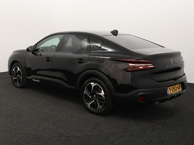 Citroen C4 X 1.2 Puretech Shine afnb Trekhaak, Apple Carplay/Android Auto, Cruise control adaptief, keyless entry/start, Parkeersensor voor/achter, Achteruitrijcamera Een luxe en stijlvolle sedan met een hoog comfortniveau en een ruim interieur. De krachtige en zuin