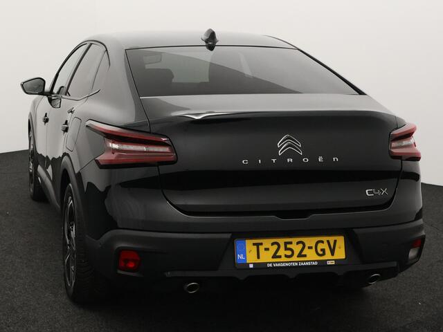 Citroen C4 X 1.2 Puretech Shine afnb Trekhaak, Apple Carplay/Android Auto, Cruise control adaptief, keyless entry/start, Parkeersensor voor/achter, Achteruitrijcamera Een luxe en stijlvolle sedan met een hoog comfortniveau en een ruim interieur. De krachtige en zuin