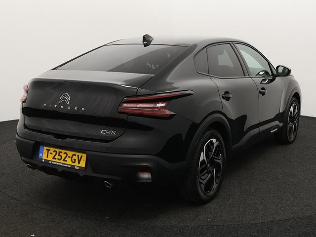 Citroen C4 X 1.2 Puretech Shine afnb Trekhaak, Apple Carplay/Android Auto, Cruise control adaptief, keyless entry/start, Parkeersensor voor/achter, Achteruitrijcamera Een luxe en stijlvolle sedan met een hoog comfortniveau en een ruim interieur. De krachtige en zuin