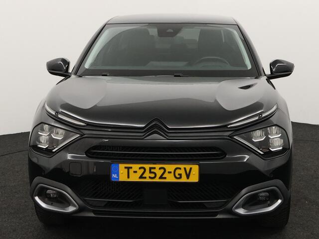 Citroen C4 X 1.2 Puretech Shine afnb Trekhaak, Apple Carplay/Android Auto, Cruise control adaptief, keyless entry/start, Parkeersensor voor/achter, Achteruitrijcamera Een luxe en stijlvolle sedan met een hoog comfortniveau en een ruim interieur. De krachtige en zuin