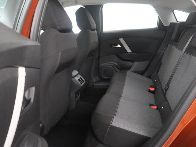 Citroen C4 1.2 Puretech Feel | Cruise control | Navigatie | Camera | Park assist | Carplay | Climate control | Trekhaak