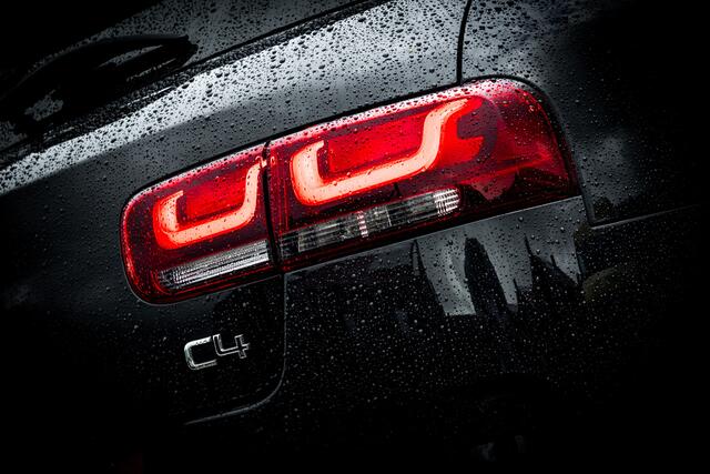 Citroen C4 CACTUS 1.2 111PK PureTech Shine AUTOMAAT RIJKLAAR INCL: GARANTIE. | AFN Trekhaak | Navigatie | Clima | Cr Control | Achteruitrijcamera |