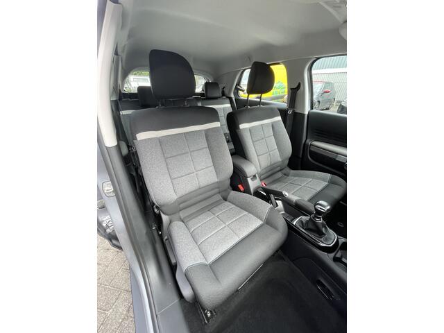 Citroen C4 CACTUS 110pk Feel (Camera - Navigatie - Apple Carplay - Parkeersensoren - Automatische Airco - Lichtmetalen velgen)