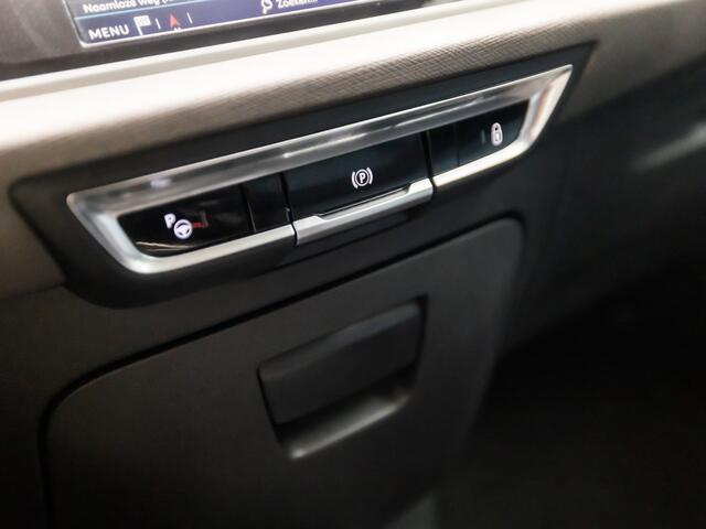 Citroen C4 PICASSO 1.2 PureTech Sport Automaat (APPLE CARPLAY, GROOT NAVI, TREKHAAK, ELEK ACHTERKLEP, SPORTSTOELEN, GETINT GLAS, PARKEER ASSISTENT, CRUISE, NIEUWE APK, NIEUWSTAAT)