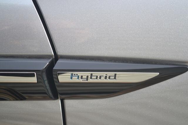 Citroen C5 X 1.6 Plug-in Hybrid Feel I NAVIGATIE I ACHTERUITRIJCAMERA I PARKEERSENSOREN VOOR & ACHTER I ACTIE RIJKLAAR ¤ 41.950,-.