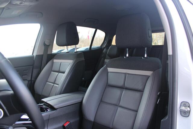 Citroen C5 Aircross 1.6 Plug-in 225PK Hybrid BUSINESS | NAVIGATIE | APPLE CARPLAY/ANDROID AUTO | KEYLESS ENTRY/START | LED KOPLAMPEN | DODEHOEK DETECTIE | LICHTMETALEN VELGEN 18" | CLIMATE CONTROL | NAVIGATIE | PARKEERSENSOREN VOOR EN ACHTER | ALL SEASON BANDEN | GE