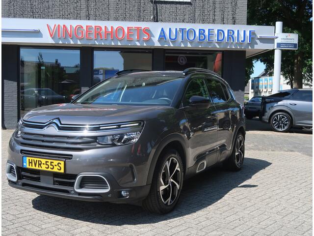 Citroen C5 Aircross 130 Pk * AUTOMAAT * 100% Benzine * WAUWWWW * Navigatie * Trekhaak * Dodehoekbewaking * Stoelverwarming * Keyless entry & Start Button * Draadloze Telefoonlader * Climate & Cruise Control * Zwart Dak * DAB Radio * L.M. Velgen * Vingerhoets; Vierde