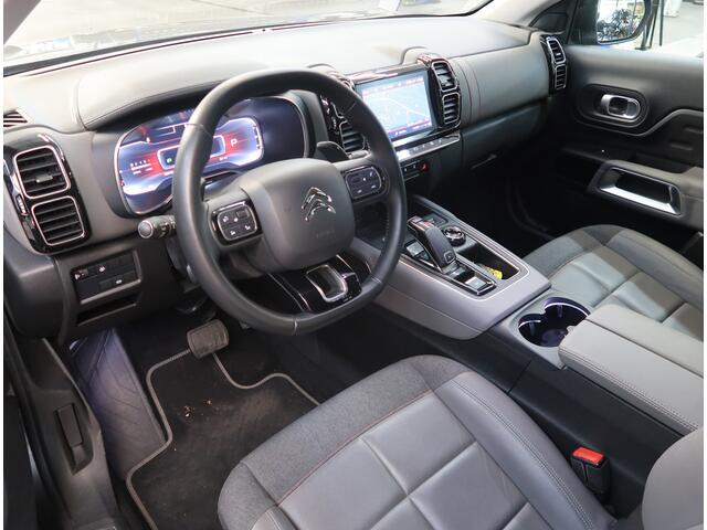 Citroen C5 Aircross 130 Pk * AUTOMAAT * 100% Benzine * WAUWWWW * Navigatie * Trekhaak * Dodehoekbewaking * Stoelverwarming * Keyless entry & Start Button * Draadloze Telefoonlader * Climate & Cruise Control * Zwart Dak * DAB Radio * L.M. Velgen * Vingerhoets; Vierde
