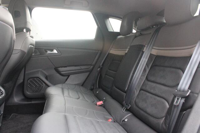 Citroen C5 X 1.6 Plug-in Hybrid 225PK MAX | PANORAMISCH SCHUIF / KANTELDAK | ELEKTRISCHE VOORSTOELEN MET GEHEUGEN | VOORSTOEL VENTILATIE | VOORSTOEL VERWARMING | VOORSTOELEN MET MASSAGE FUNCTIE | LEDEREN BEKLEDING | STUUR VERWARMING | DRAADLOOS APPLE CARPLAY / ANDRO