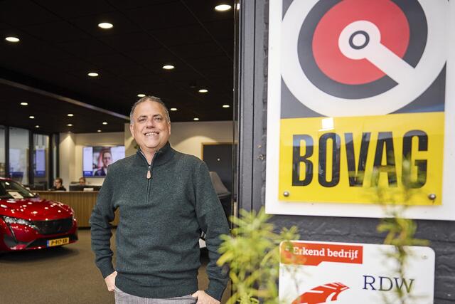 Citroen C5 Aircross 1.6 Plug in Hybride 225 Luxe Shine * Automaat * * Navigatie * Dodehoek Detector * Achtertuitrij Camera * 1/2 Lederen Interieur * 3 Stoelen 2e Rij * Laadstekker * Adaptive Cruise Control * 19"L.M.Velgen * Vingerhoets; Vierde Generatie Eersteklas S