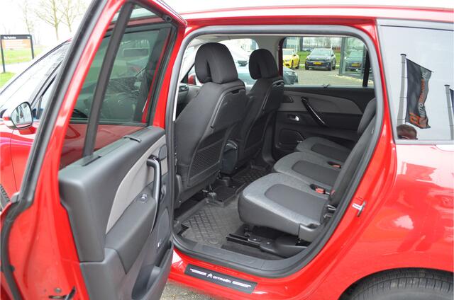 Citroen GRAND C4 PICASSO 1.2 PureTech Business 7 Pers | Camera | Navi | Carplay | Dealer onderhouden | Distributieriem is vervangen | JBL Sound | Stoelverwarming | Trekhaak |