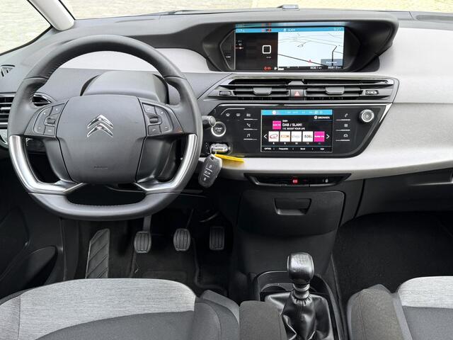 Citroen GRAND C4 PICASSO SpaceTourer 7-Persoons 130 Pk Benzine KGJ-74-X * Navigatie * Keyless Start * DAB Radio * Climate & Cruise Control * L.M. Velgen & Michelin * Achteruitrij Parkeer Camera * Vingerhoets; Vierde Generatie Eersteklas Service. Al meer dan 100 jaar een begrip in