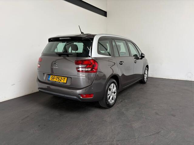Citroen GRAND C4 PICASSO 1.2 PureTech Feel. 7 Zits!