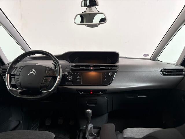Citroen GRAND C4 PICASSO 1.2 PureTech Feel. 7 Zits!