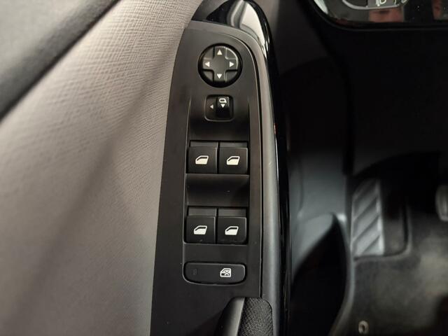 Citroen GRAND C4 PICASSO 1.2 PureTech Feel. 7 Zits!