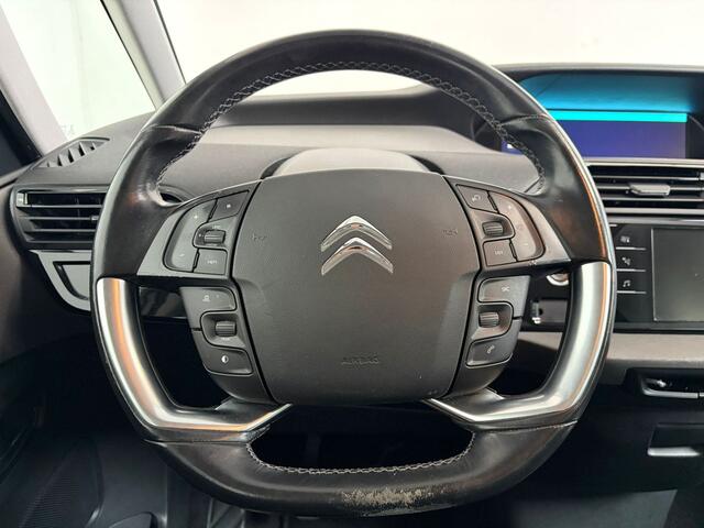 Citroen GRAND C4 PICASSO 1.2 PureTech Feel. 7 Zits!