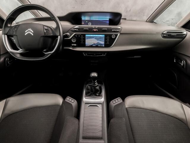 Citroen GRAND C4 PICASSO Spacetourer 1.2 PureTech Deluxe 7 Persoons (APPLE CARPLAY, GROOT NAVI, CAMERA, GETINT GLAS, SPORTSTOELEN, MASSAGE, PARKEER ASSISTENT, CRUISE, NIEUWSTAAT)