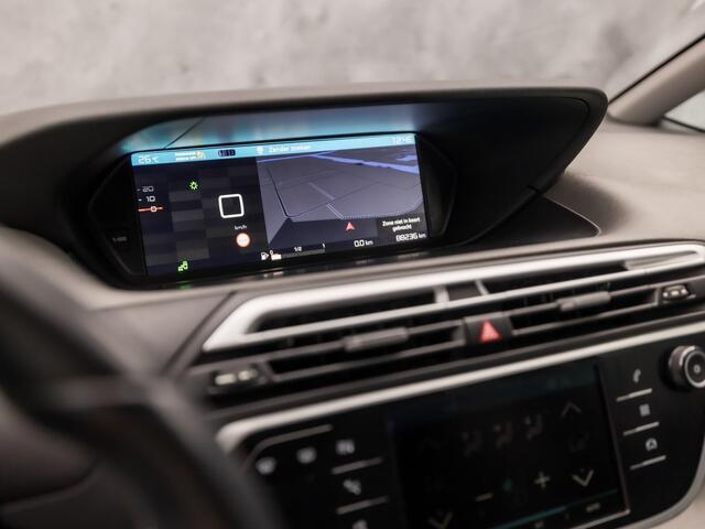 Citroen GRAND C4 PICASSO Spacetourer 1.2 PureTech Deluxe 7 Persoons (APPLE CARPLAY, GROOT NAVI, CAMERA, GETINT GLAS, SPORTSTOELEN, MASSAGE, PARKEER ASSISTENT, CRUISE, NIEUWSTAAT)