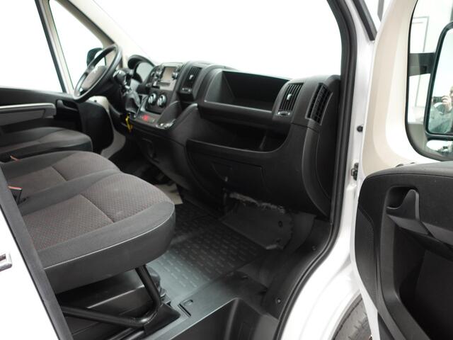 Citroen JUMPER L2H2 120pk Navigatie Camera Airco Cruise control Trekhaak Sidebars 3-zits Euro6