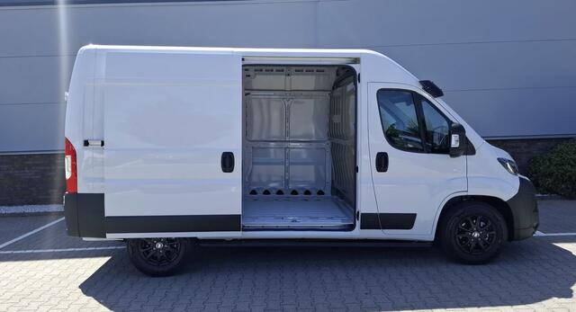 Citroen JUMPER 2.2 BlueHDi 140 S&S L2H2 3.5t BLACK EDITION | Velgen Bullbar Sidebars Zonneklep