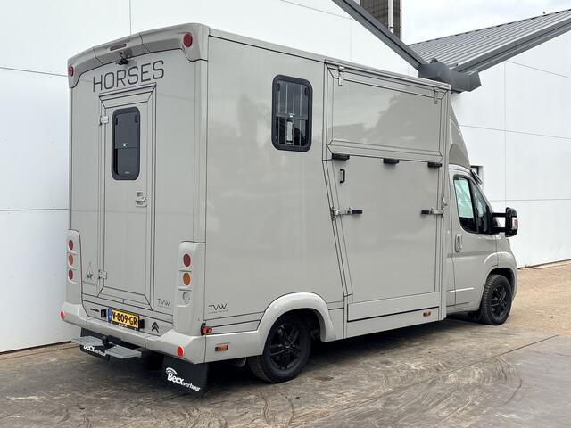 Citroen JUMPER 2.2 130PK Paardenwagen Horsetrailer Pferdewagen Gietvloer WTV-opbouw Interieur- en achteruitcamera Trekhaak Leer Climate control