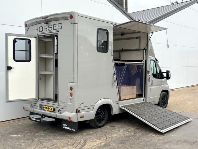 Citroen JUMPER 2.2 130PK Paardenwagen Horsetrailer Pferdewagen Gietvloer WTV-opbouw Interieur- en achteruitcamera Trekhaak Leer Climate control