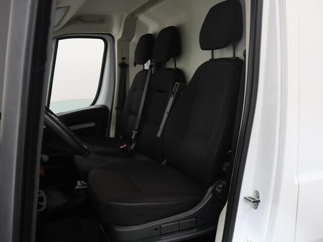 Citroen JUMPER 2.2 BlueHDi | 120 PK | L2 H2 | 3.3t | Climate Control | Trekhaak | 3-zits | Navigatie | Apple Carplay | Betimmering | 2500KG. AHW |