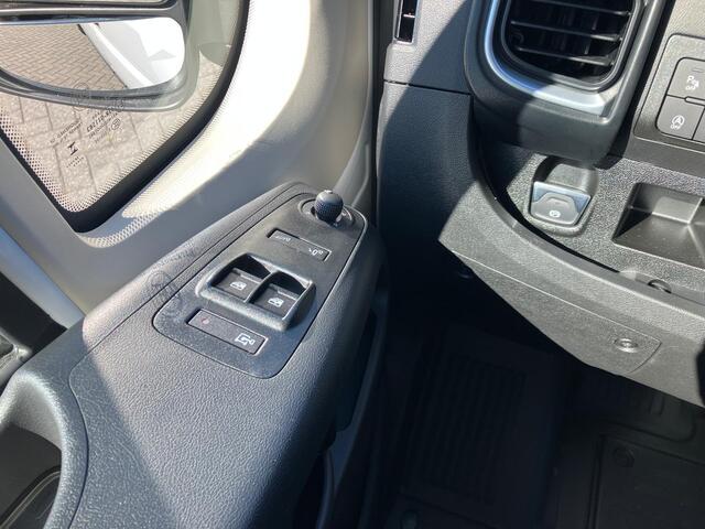 Citroen JUMPER 2.2 BlueHDi 140 S&S L2H2 3.5t | Adaptieve Cruise control | Achteruitrijcamera | Climate control | Navigatie | 3 persoons | Side steps | Lichtmetalen velgen black | Pushbar
