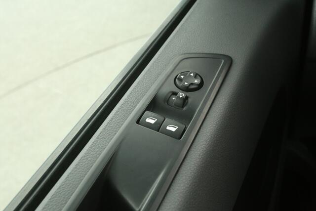 Citroen JUMPY 2.0 HDI L3H1 177PK | 2500KG Trekgew. | Aut. | Clima | Cruise | Camera | 3 Zits | Trekhaak | Carplay | LED