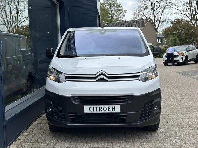 Citroen JUMPY 2.0 BlueHDI 145 PK L2 Club | Automaat | Zakelijk BPM Vrij | 3-Zits | Slechts 14.670 KM | Navigatie | Airco | Volledige Betimmering Laadruimte | Adaptieve Cruise Control | Dode Hoek Detectie | Apple Carplay & Android Auto | DAB+ Radio | Mistlampen | Parkee
