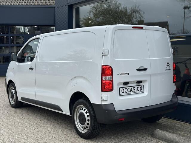 Citroen JUMPY 2.0 BlueHDI 145 PK L2 Club | Automaat | Zakelijk BPM Vrij | 3-Zits | Slechts 14.670 KM | Navigatie | Airco | Volledige Betimmering Laadruimte | Adaptieve Cruise Control | Dode Hoek Detectie | Apple Carplay & Android Auto | DAB+ Radio | Mistlampen | Parkee
