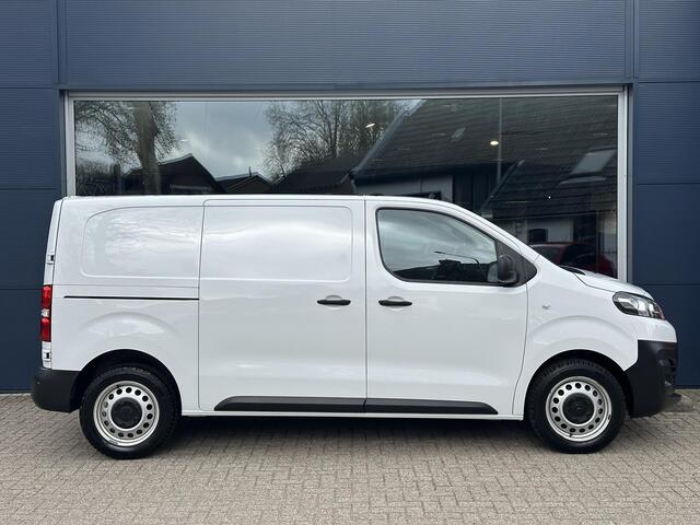 Citroen JUMPY 2.0 BlueHDI 145 PK L2 Club | Automaat | Zakelijk BPM Vrij | 3-Zits | Slechts 14.670 KM | Navigatie | Airco | Volledige Betimmering Laadruimte | Adaptieve Cruise Control | Dode Hoek Detectie | Apple Carplay & Android Auto | DAB+ Radio | Mistlampen | Parkee